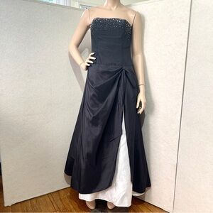 ONYX formal ballgown Dress size 10 Black sleeveless gown